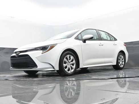 Used 2024 Toyota Corolla LE FWD image 25