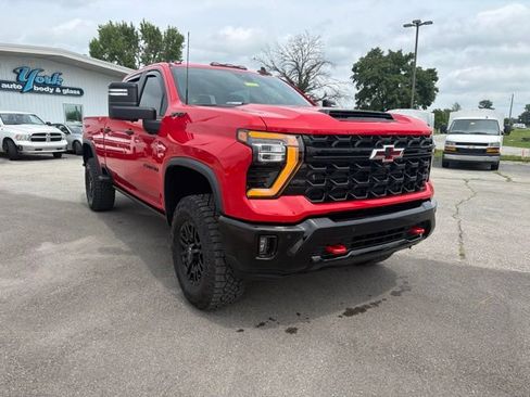 Used 2025 Chevrolet Silverado 2500 ZR2 AWD/4WD image 4
