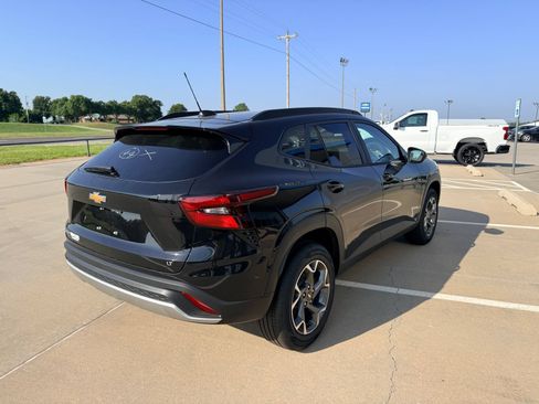 Used 2026 Chevrolet Trax LT w/ LT Convenience Package FWD image 6