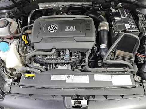 Used 2022 Volkswagen Golf R image 18