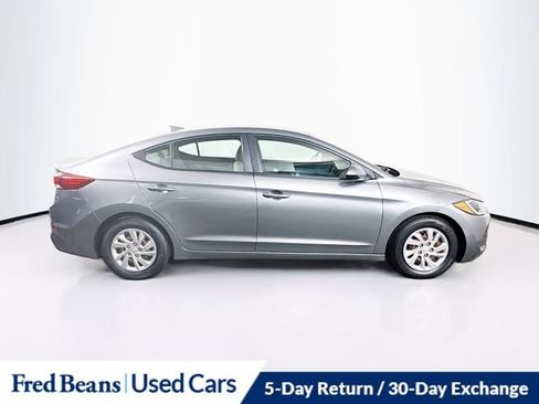 Used 2017 Hyundai Elantra SE image 9