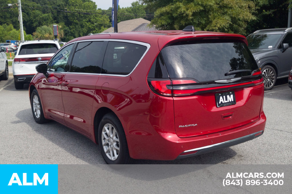 Used 2024 Chrysler Pacifica Touring-L FWD image 10