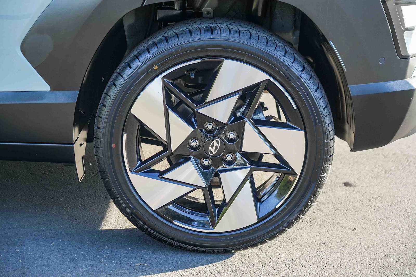 Certified 2024 Hyundai Kona Limited FWD image 10