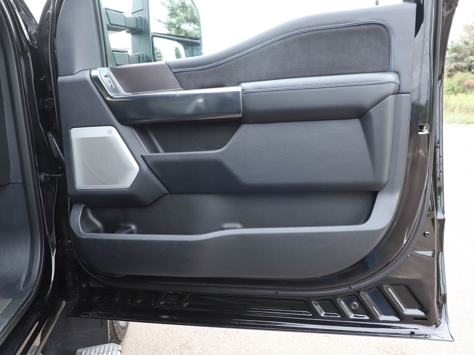 Used 2026 Ford F250 Platinum AWD/4WD image 9