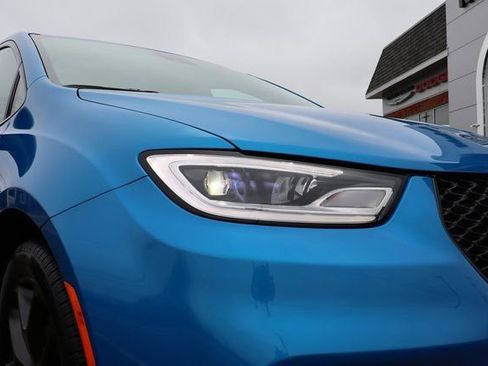 New 2026 Chrysler Pacifica Select w/ S Appearance Package FWD image 4