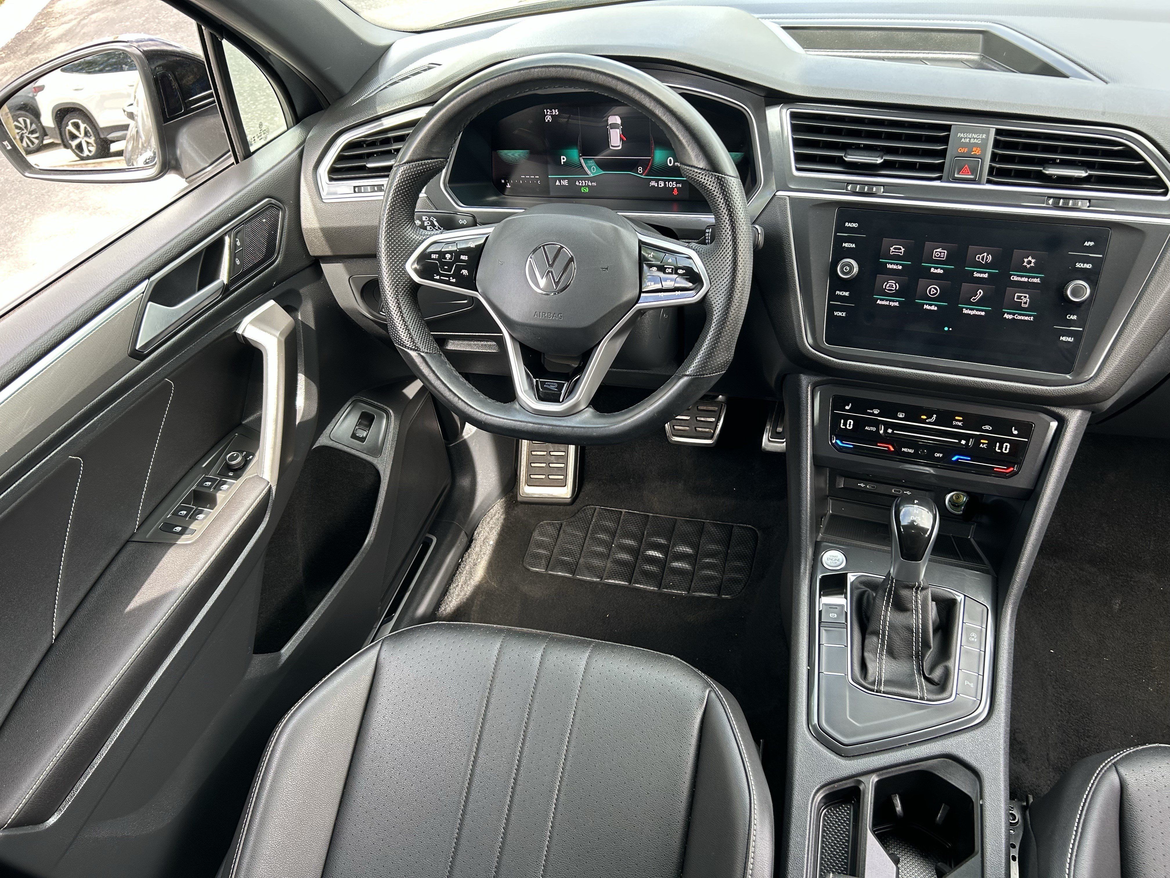 Used 2024 Volkswagen Tiguan SE R-Line FWD image 13