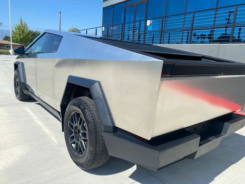 Used 2024 Tesla Cybertruck AWD Crew Cab image 5