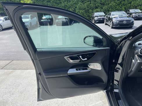 Used 2025 Mercedes-Benz GLC 300 4MATIC image 14