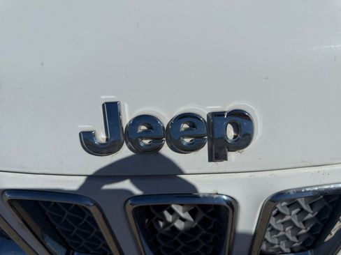 Used 2017 Jeep Compass Latitude FWD image 23