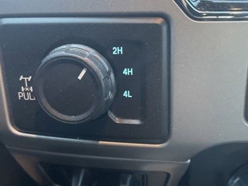 Used 2022 Ford F250 Lariat w/ Black Appearance Package image 3