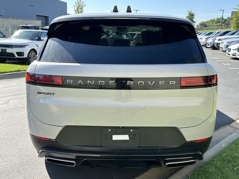 Used 2024 Land Rover Range Rover Sport SE AWD/4WD image 6