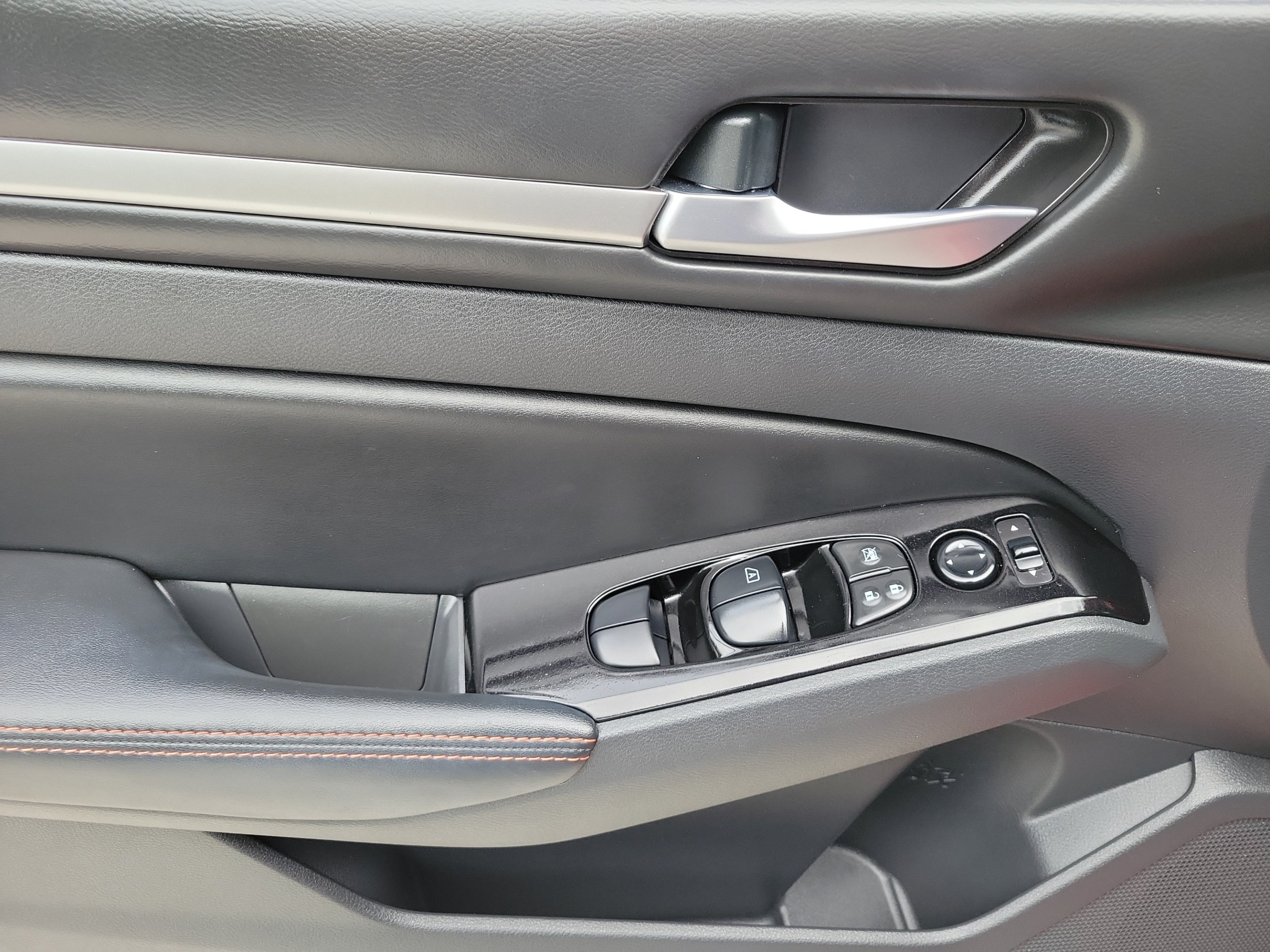 Used 2024 Nissan Altima 2.5 SR FWD image 13