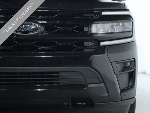 Used 2022 Ford Expedition Limited image 7