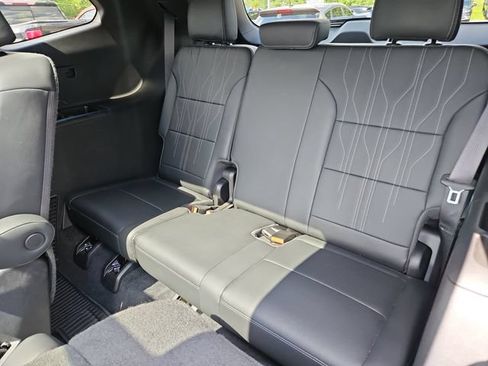 Used 2025 Buick Enclave Avenir AWD/4WD image 15