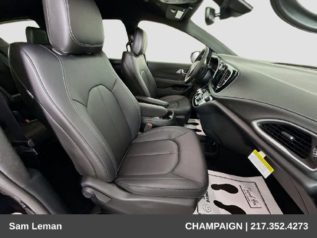 New 2027 Chrysler Pacifica Select FWD image 28