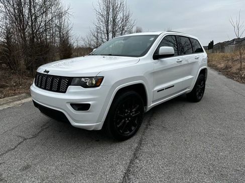 Used 2021 Jeep Grand Cherokee Laredo X image 1