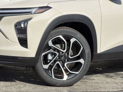 New 2026 Chevrolet Trax RS w/ Sunroof Package FWD image 8