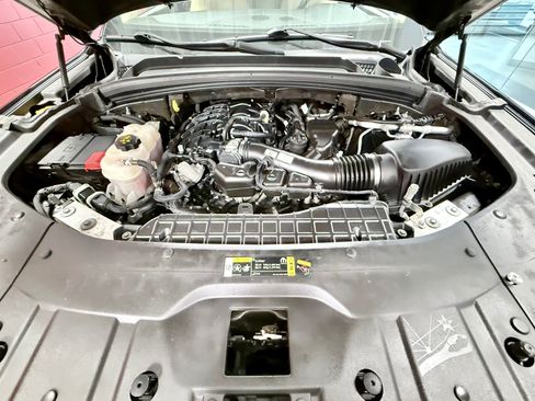 Used 2022 Jeep Grand Cherokee Limited w/ Luxury Tech Group II AWD/4WD image 13
