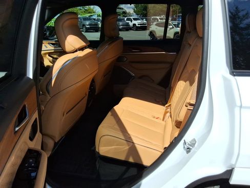 Used 2025 Jeep Grand Cherokee Summit AWD/4WD image 11