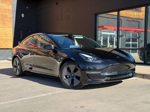 Used 2021 Tesla Model 3 Standard Range Plus image 9