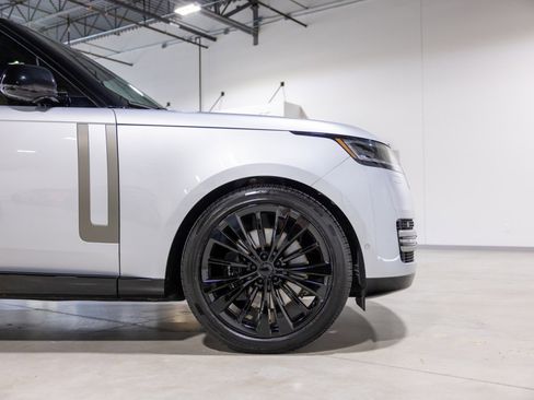 Used 2025 Land Rover Range Rover SE image 22