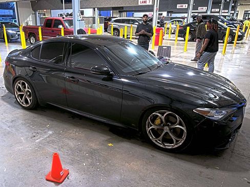 Used 2019 Alfa Romeo Giulia Ti Sport w/ Quick Order Package 22U Sport image 4