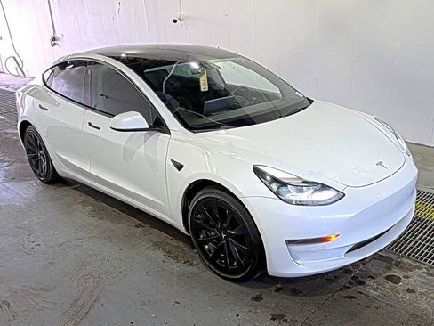 Used 2021 Tesla Model 3 Standard Range Plus image 2