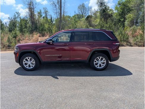 Used 2022 Jeep Grand Cherokee Limited image 2