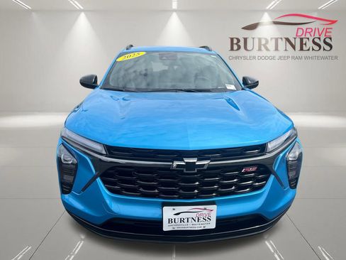 Certified 2025 Chevrolet Trax RS w/ Driver Confidence Package FWD image 9
