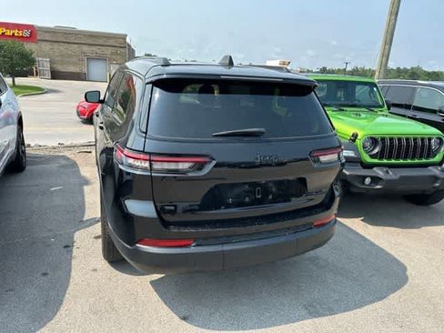 Used 2023 Jeep Grand Cherokee L Limited w/ Black Appearance Package AWD/4WD image 14