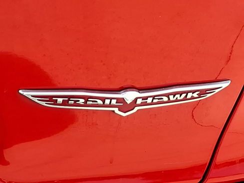 Used 2019 Jeep Cherokee Trailhawk image 12