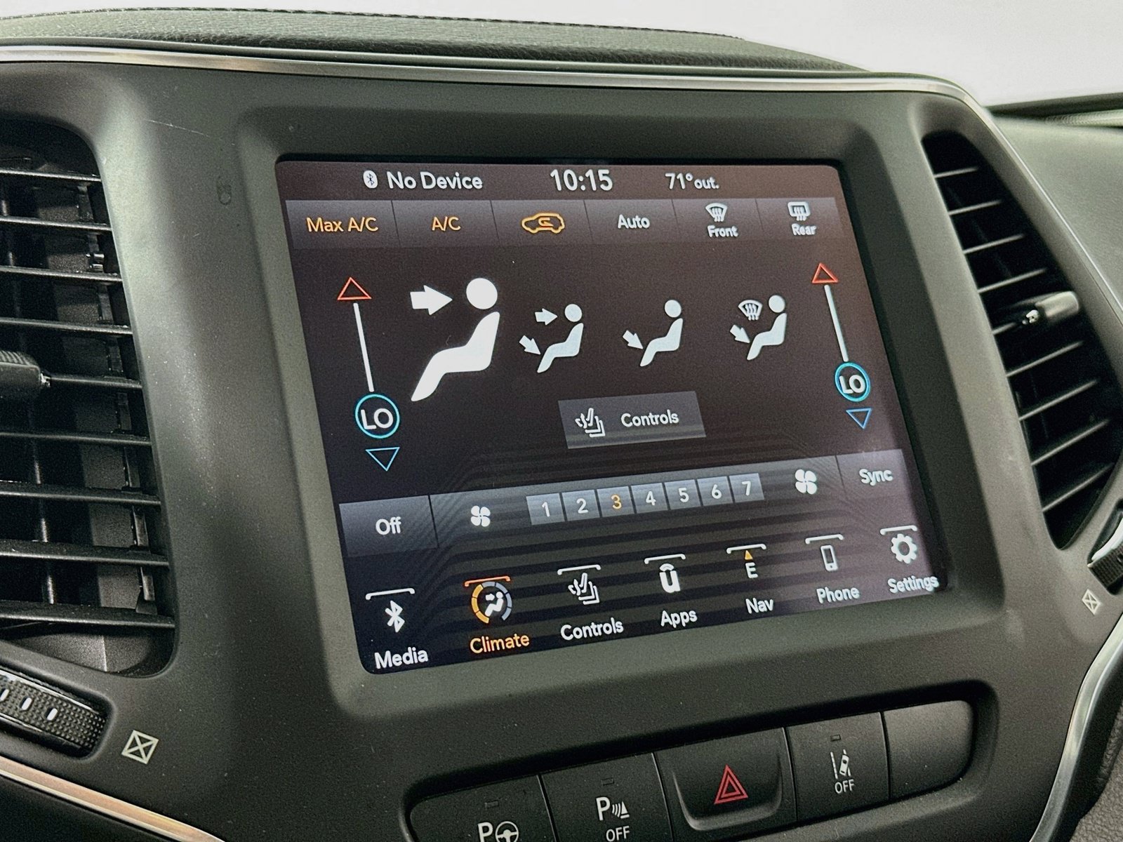 Used 2023 Jeep Cherokee Altitude Lux w/ Lux Elite Package AWD/4WD image 16