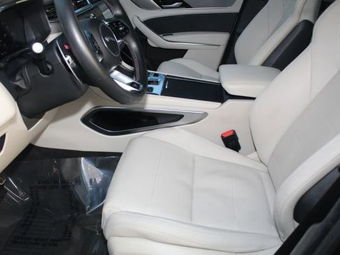 Used 2023 Jaguar F-PACE SVR image 22