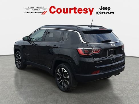 Certified 2022 Jeep Compass Limited w/ Sun and Sound Group AWD/4WD image 7