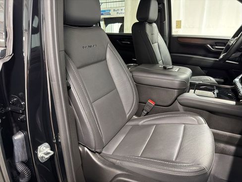 Certified 2025 GMC Yukon XL Denali AWD/4WD image 23
