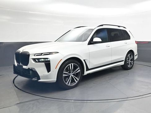 Used 2025 BMW X7 xDrive40i w/ M Sport Package AWD/4WD image 9