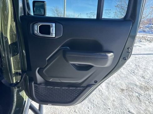 Used 2022 Jeep Gladiator Willys image 19