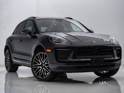 Certified 2026 Porsche Macan AWD/4WD image 8