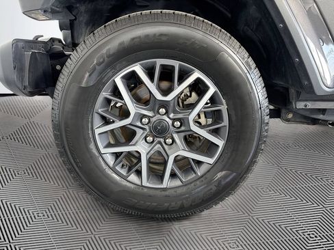 Used 2025 Jeep Wrangler Unlimited Sahara AWD/4WD image 29