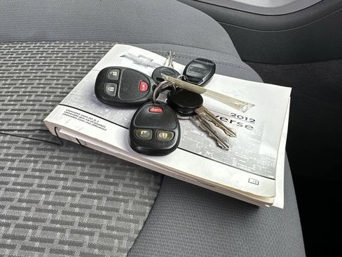 Used 2012 Chevrolet Traverse LS FWD image 32