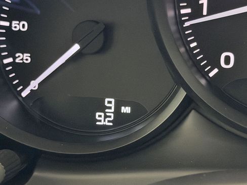 New 2026 Porsche Macan image 22