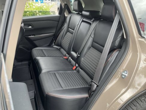 Used 2025 Nissan Rogue SV AWD/4WD image 22