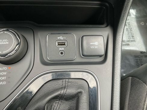 Used 2023 Jeep Cherokee Altitude Lux AWD/4WD image 25