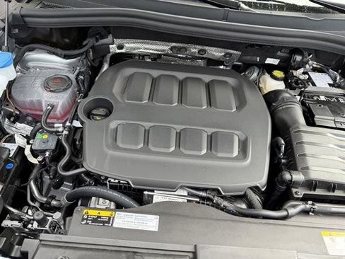 New 2025 Volkswagen Tiguan SE image 14