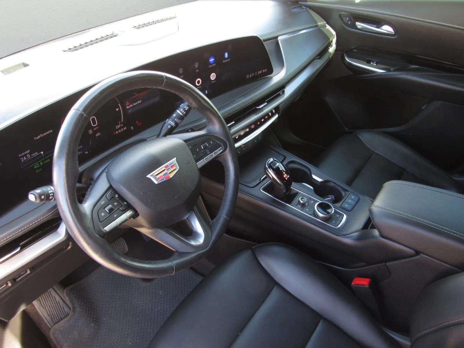 Used 2024 Cadillac XT4 Luxury w/ Cold Weather Package FWD image 14
