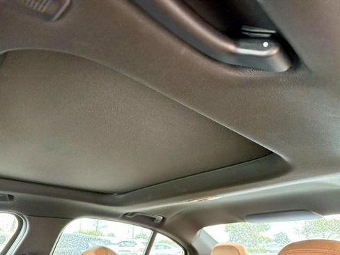 Used 2025 BMW 330i Sedan w/ M Sport Package image 19