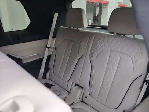 Used 2021 BMW X7 M50i AWD/4WD image 29