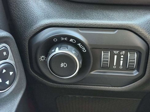 Used 2021 Jeep Wrangler Unlimited Sahara AWD/4WD image 27