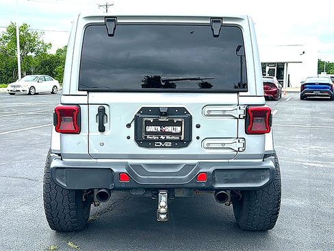 Used 2018 Jeep Wrangler Unlimited Sahara AWD/4WD image 7