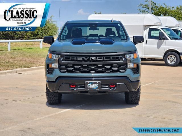 Used 2025 Chevrolet Silverado 1500 Custom Trail Boss w/ LPO, Dark Essentials Package AWD/4WD image 5